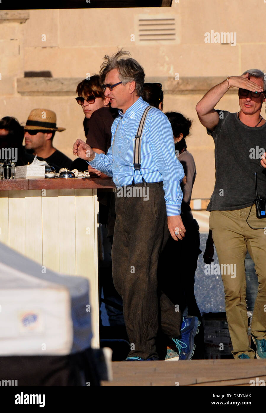 Le directeur du cinéma Wim Wenders sur un tournage à Mallorca, Espagne. Banque D'Images