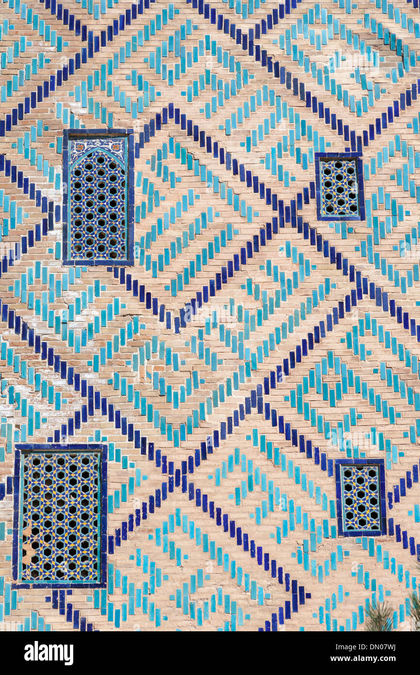 Luminaires muraux d'Ulugh Beg Madrasah, également connu sous le nom de Ulugbek Madrasah, place du Registan, Samarkand, Ouzbékistan Banque D'Images