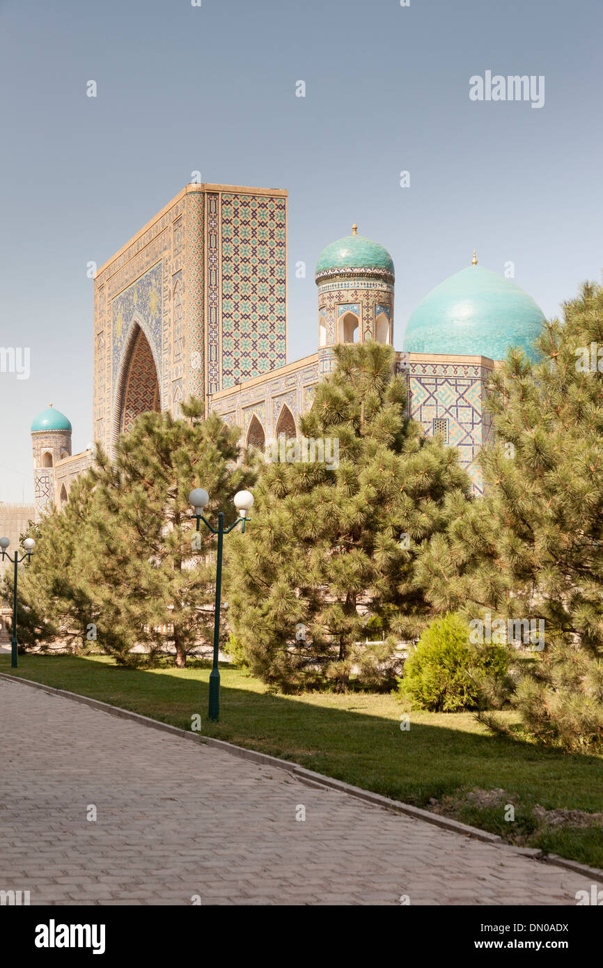 Tilla Kari Madrasah, également connu sous le nom de Tillya Kari Madrasah, place du Registan, Samarkand, Ouzbékistan Banque D'Images