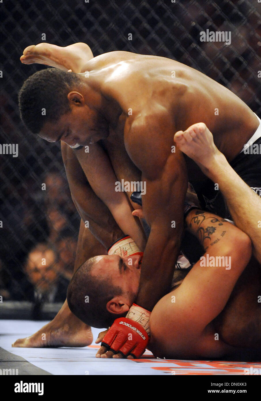 Le 28 janvier 2010 - Sunrise, FL - Florida, USA - Etats-Unis - fl-mma-Walker-0130. Batailles Herschel Walker Greg Nagy au cours de Strikeforce Miami au BankAtlantic Center. 1/28/10. Jim Rassol, Sun Sentinel (crédit Image : © Sun-Sentinel/ZUMApress.com) Banque D'Images