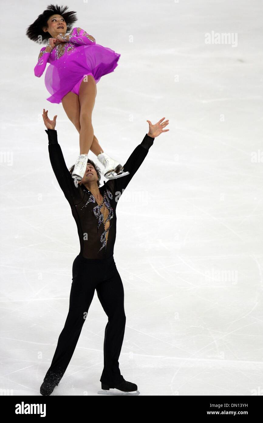 Jan 25, 2010 - Tallinn, Estonie - Yuko Kawaguchi et Alexander Smirnov remporter l'or aux Championnats championnat d'Europe de patinage artistique. Sur la photo : Dec 26, 2009 - Saint-Pétersbourg, Russie - Yuko Kawaguchi et Alexander Smirnov effectuer leur programme libre à la Russie figure skating championship à Saint-Pétersbourg. Kawaguchi et Smirnov est devenue la championne de Russie. (Crédit Image : Â© Tendance/PhotoXpress/ Banque D'Images