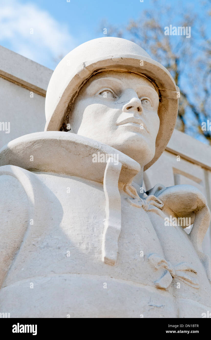 Statue d'un soldat américain de la Seconde Guerre mondiale par Wheeler Williams, cimetière de guerre US, Madingley, Cambridge, Angleterre Banque D'Images
