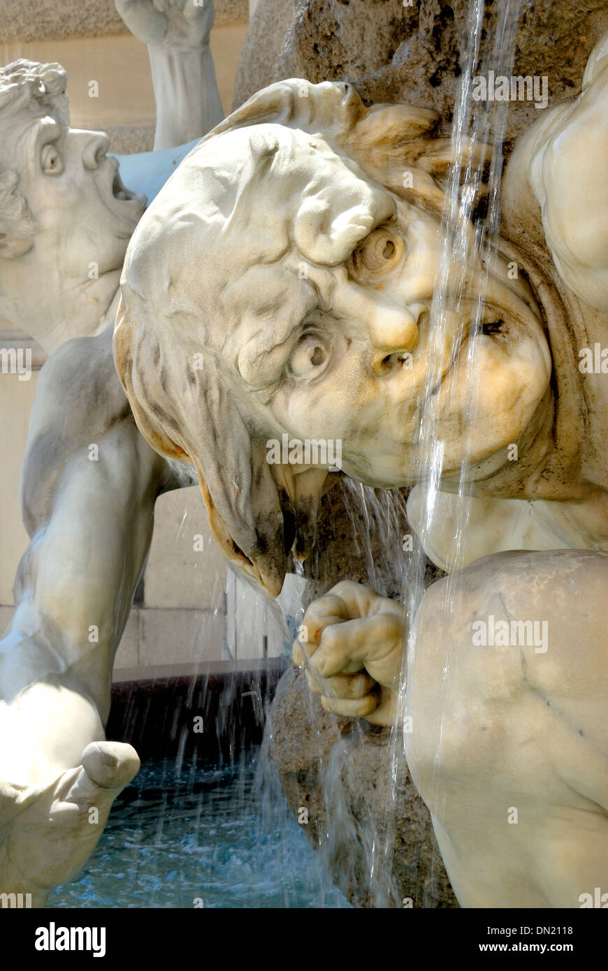 Vienne, Autriche. Michaelerplatz (carré) détail de la fontaine du Macht zur See (puissance en mer) (1893: Rudolf Weyr) Banque D'Images