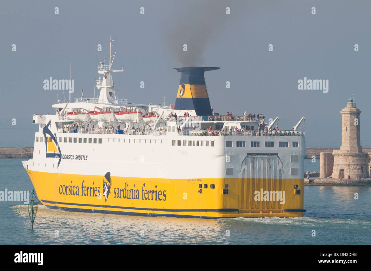 Le M/V Corsica Marina Seconda quitte Livourne. Banque D'Images
