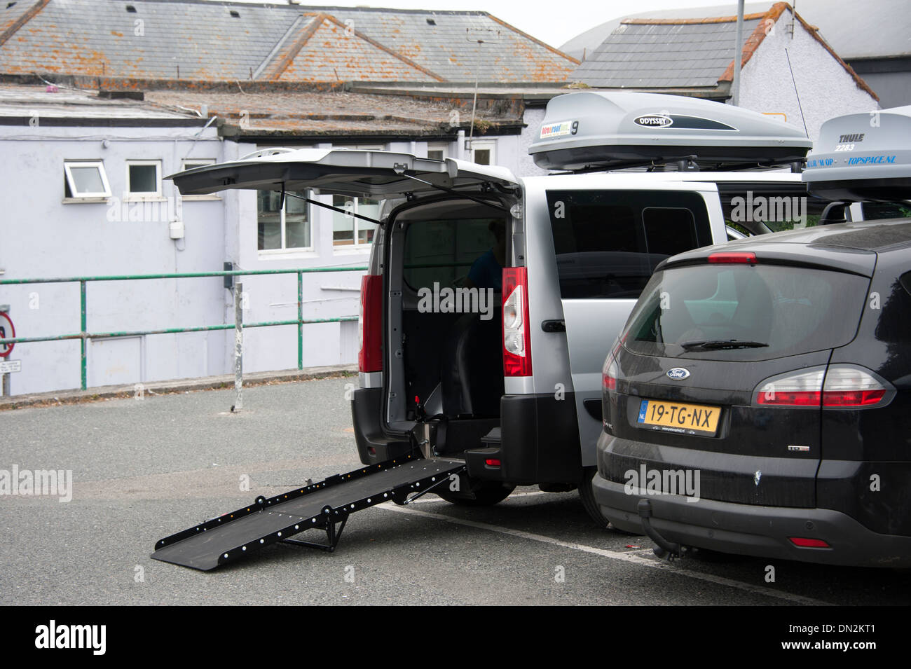 Mobilité Mobilité rampe d'accès fauteuil roulant voiture Banque D'Images