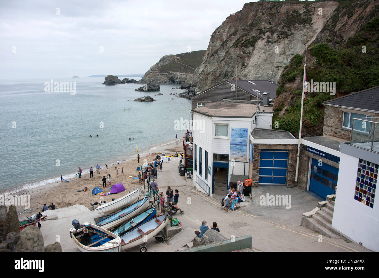 Trevaunance Cove Cornwall Surf Surfers Banque D'Images