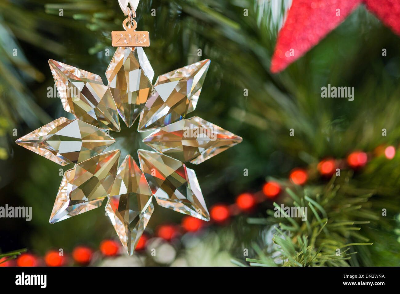 Swarovski 2013 Étoile de noël ornement décoratif en paramètre Photo Stock -  Alamy