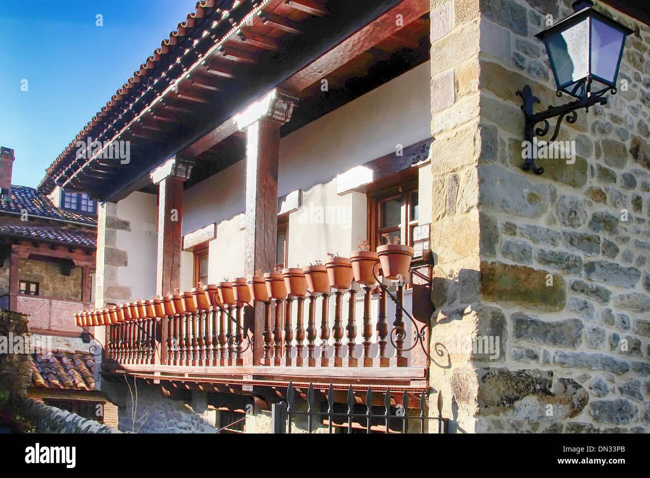 Maisons typiques dans la ville du patrimoine mondial de Santillana del Mar, Espagne Banque D'Images