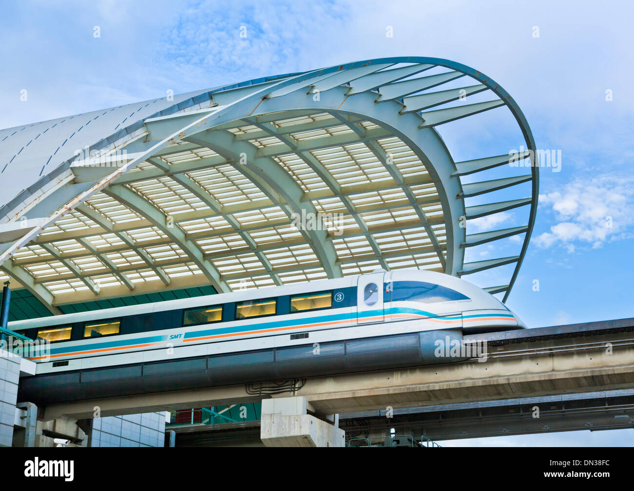 Maglev Train à partir de la ville de Shanghai à l'aéroport de Chine, République populaire de Chine, l'Asie Banque D'Images