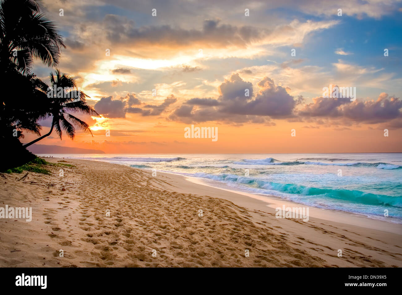 HAWAII, coucher du soleil tropical coloré sur Sunset Beach Park, North Shore, Oahu Hawaii - USA, l'Océan Pacifique Banque D'Images