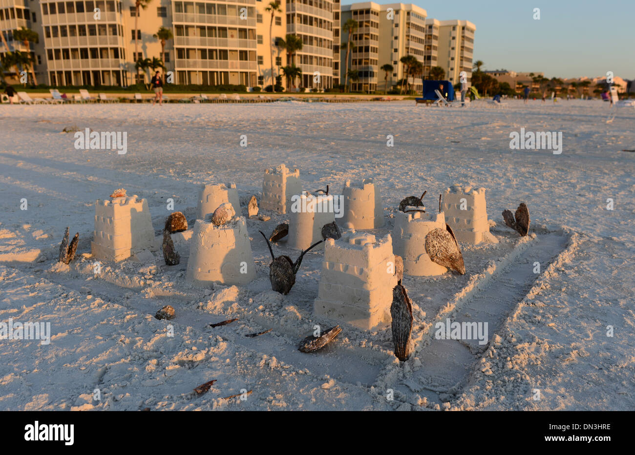 Châteaux de sable au coucher du soleil Siesta Key Beach, en Floride. Banque D'Images Châteaux de sable au coucher du soleil Siesta Key Beach, en Floride. Banque D'Images