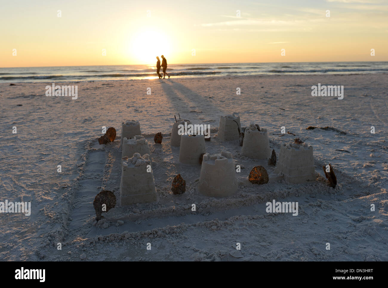 Châteaux de sable au coucher du soleil Siesta Key Beach, en Floride. Banque D'Images Châteaux de sable au coucher du soleil Siesta Key Beach, en Floride. Banque D'Images