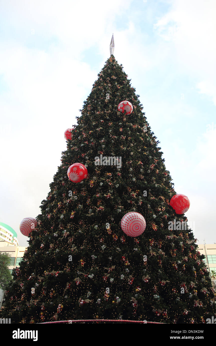 Arbre de Noël 2014 au centre commercial Central World de Bangkok , Thaïlande Banque D'Images