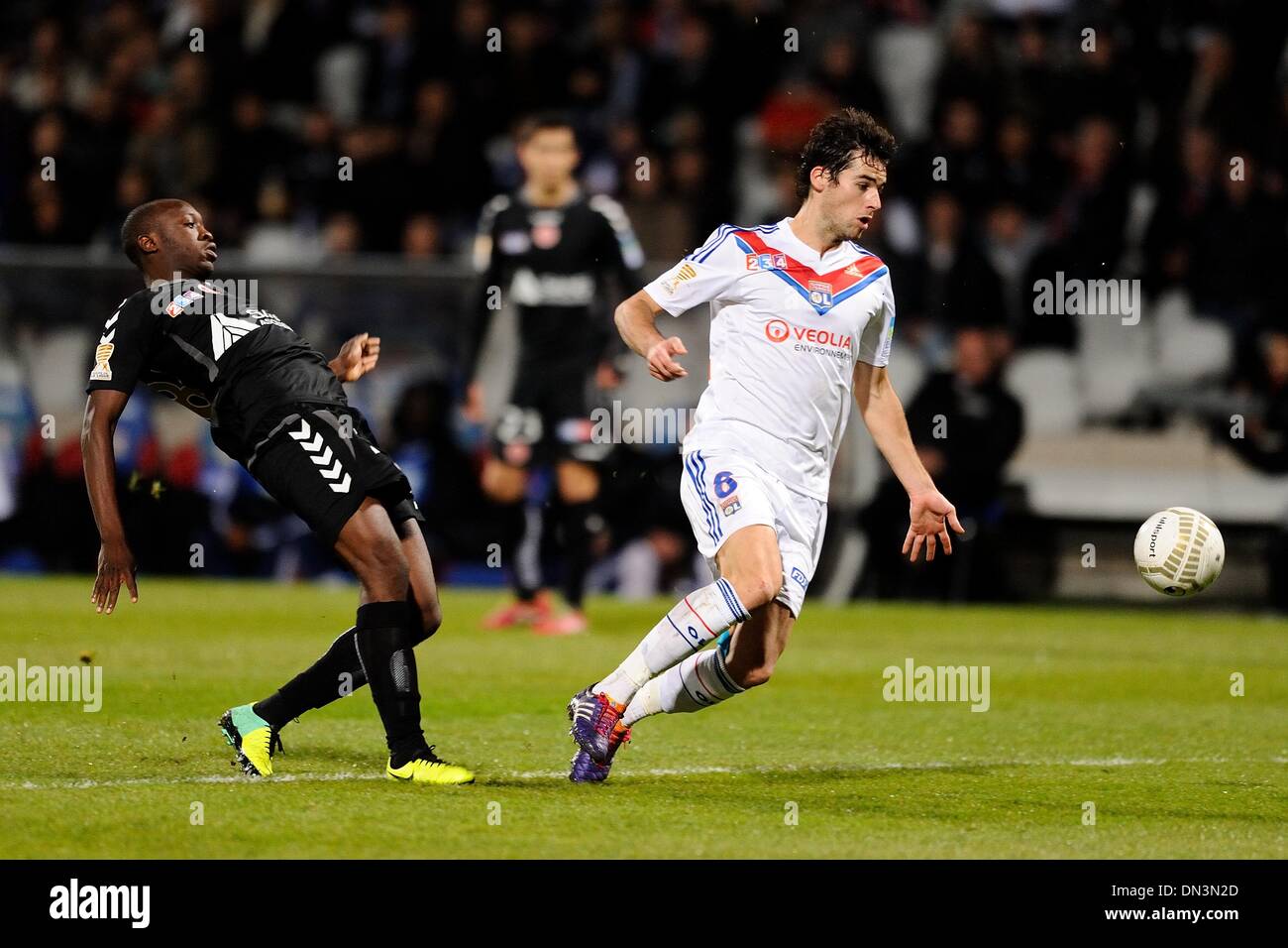 Lyon, France. Dec 18, 2013. Coupe de la Ligue française de football. Lyon et Reims. Yoann Gourcuff (Lyon) : Action de Crédit Plus Sport/Alamy Live News Banque D'Images