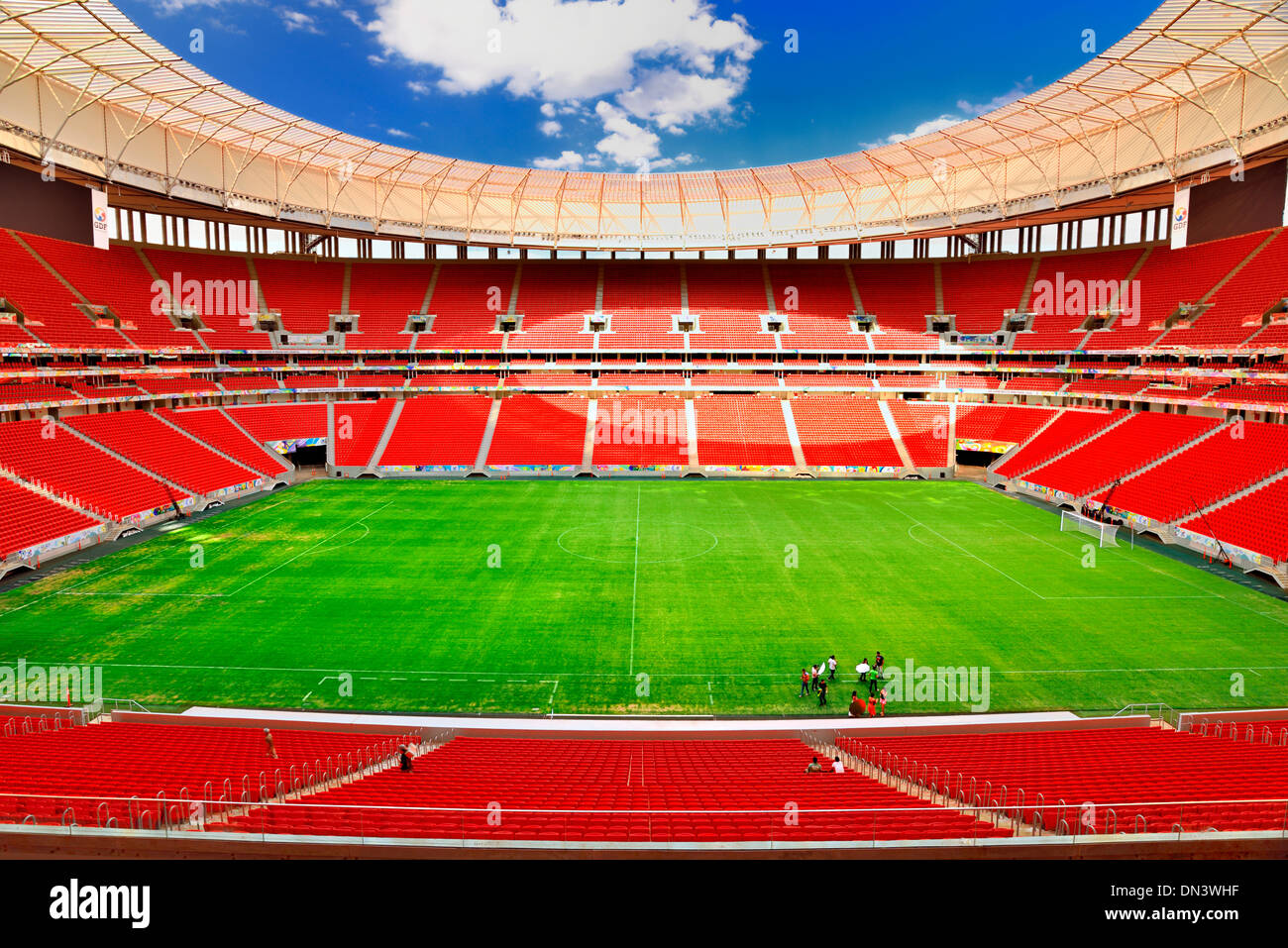 Brésil, Brasilia : terrain de jeu et les sièges du nouveau Stade national de la Coupe du Monde Mané Garrincha Banque D'Images Brésil, Brasilia : terrain de jeu et les sièges du nouveau Stade national de la Coupe du Monde Mané Garrincha Banque D'Images