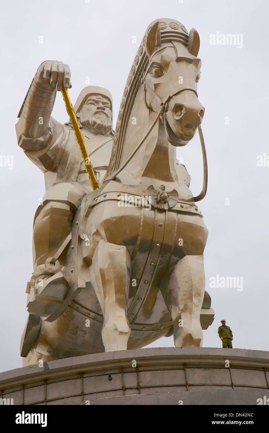 Le 40m (131ft) statue de Ghengis Khan à Tsonjin Boldog, Oulan-Bator, Mongolie Banque D'Images