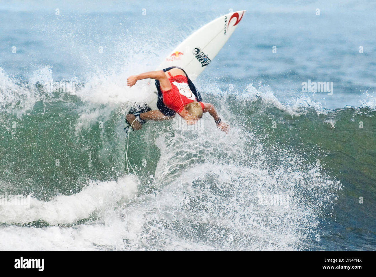 Nov 20, 2006 ; Haleiwa, North Shore, Oahu, USA ; SURF : Les OP Pro, Oahu, Hawaii, 12-22 novembre 2006. Numéro deux mondial ASP actuel MICK FANNING (Coolangatta, Gold Coast, Australie) a affiché un solide victoire dans le tour de 64 surfeurs de l'OP Pro de Haleiwa, Hawaii aujourd'hui. Fanning alimenté à la ronde de 32, éliminant Asher Nolan (USA) et Tom Curren (USA). Fanning fera face à Roy Powers (Haw Banque D'Images