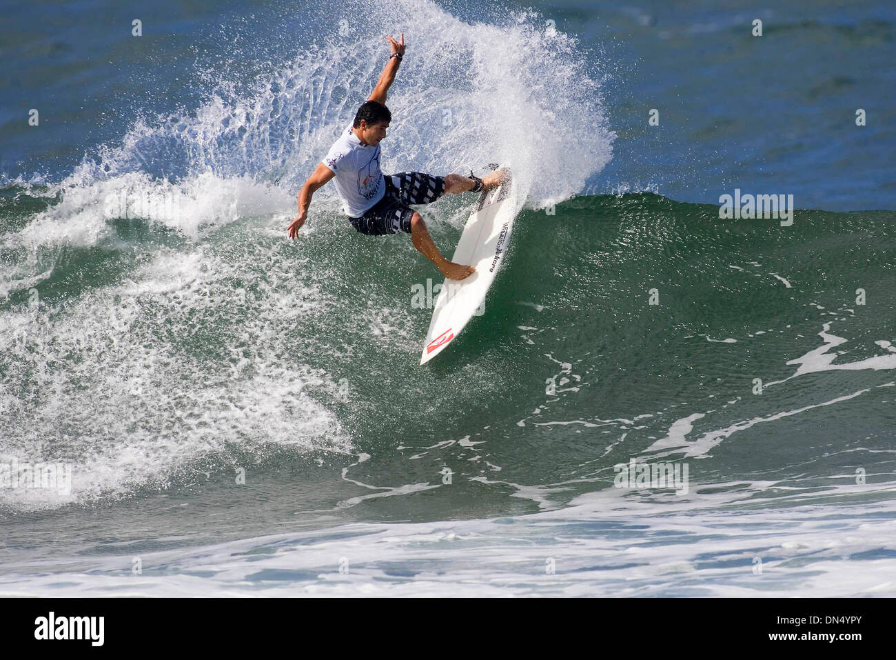 Nov 21, 2006 ; Haleiwa, North Shore, Oahu, Hawaii ; SURF : Vans Triple Crown de Surf, l'OP Pro, 12-22 novembre, 2006. MIKAEL PICON (Capbreton, France) ont peut-être atteint un sommet trop tôt dans le concours après qu'il s'est classé quatrième dans la finale de l'OP Pro tenue à Haleiwa, Oahu, Hawaii aujourd'hui. Picon a tenu un rythme régulier d'entrer dans le classement final de premier ou deuxième tout au long de sa Banque D'Images