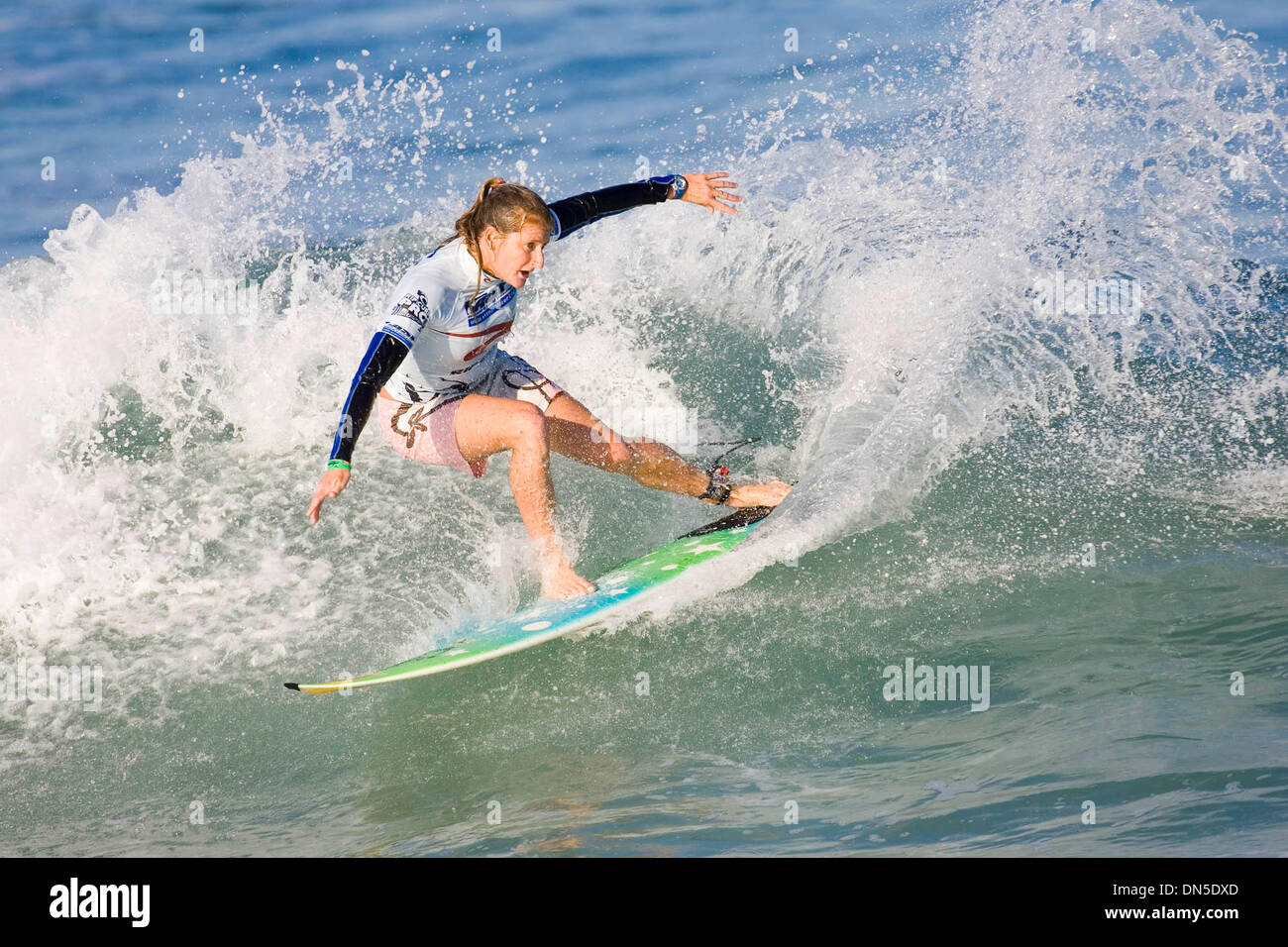 Sep 01, 2006 ; Hossegor, côte sud-ouest, France ; SURF : HEATHER CLARK de l'Afrique du Sud (Port Shepstone, KZN) a été mis à l'écart pour les perdants à la ronde deux Rip Curl Pro Mademoiselle à Seignosse, France aujourd'hui. Clark a eu beaucoup de mal à trouver son rythme dans les vagues onshore sur l'offre ce matin et a été battu par le champion du monde ASP 2004 Sofia Mulanovich (Pérou) et Julia Christian (USA) en rou Banque D'Images