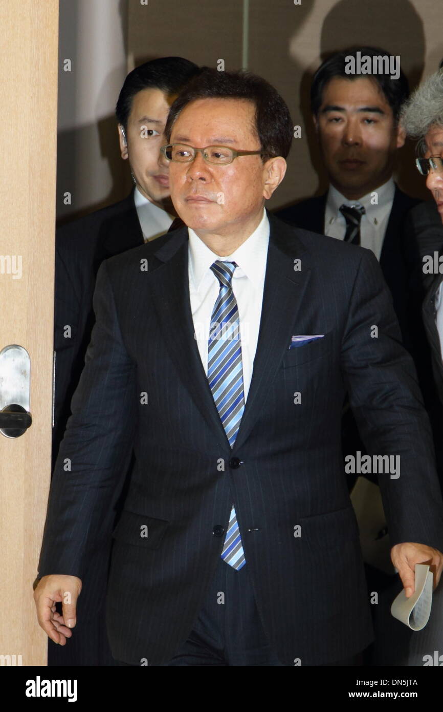 Tokyo, Japon. Dec 19, 2013. Le Gouverneur de Tokyo Naoki Inose urgence assiste à une conférence de presse le 19 mai 2013 à à bureaux du gouvernement Métropolitain de Tokyo au Japon. Credit : Motoo Naka/AFLO/Alamy Live News Banque D'Images