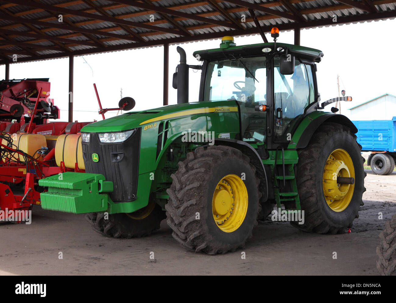 Tracteur John Deere dans farm Banque D'Images