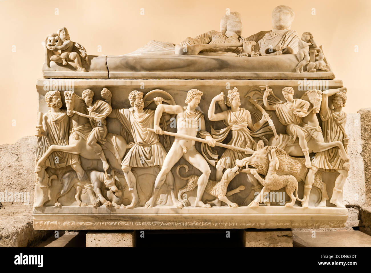 Représentant le sarcophage romain Calydonian Hunt, Musées du Capitole, la colline du Capitole, Rome, Latium, Italie Banque D'Images