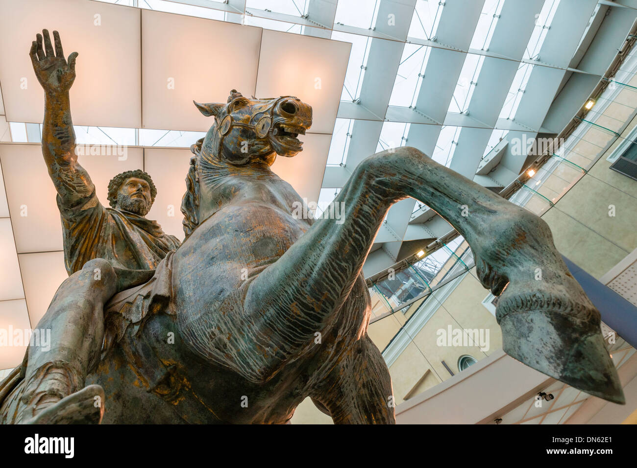 Statue équestre d'origine de l'empereur Marc Aurèle, de 165 AD, bronze, Musées du Capitole, la colline du Capitole, Rome, Latium Banque D'Images