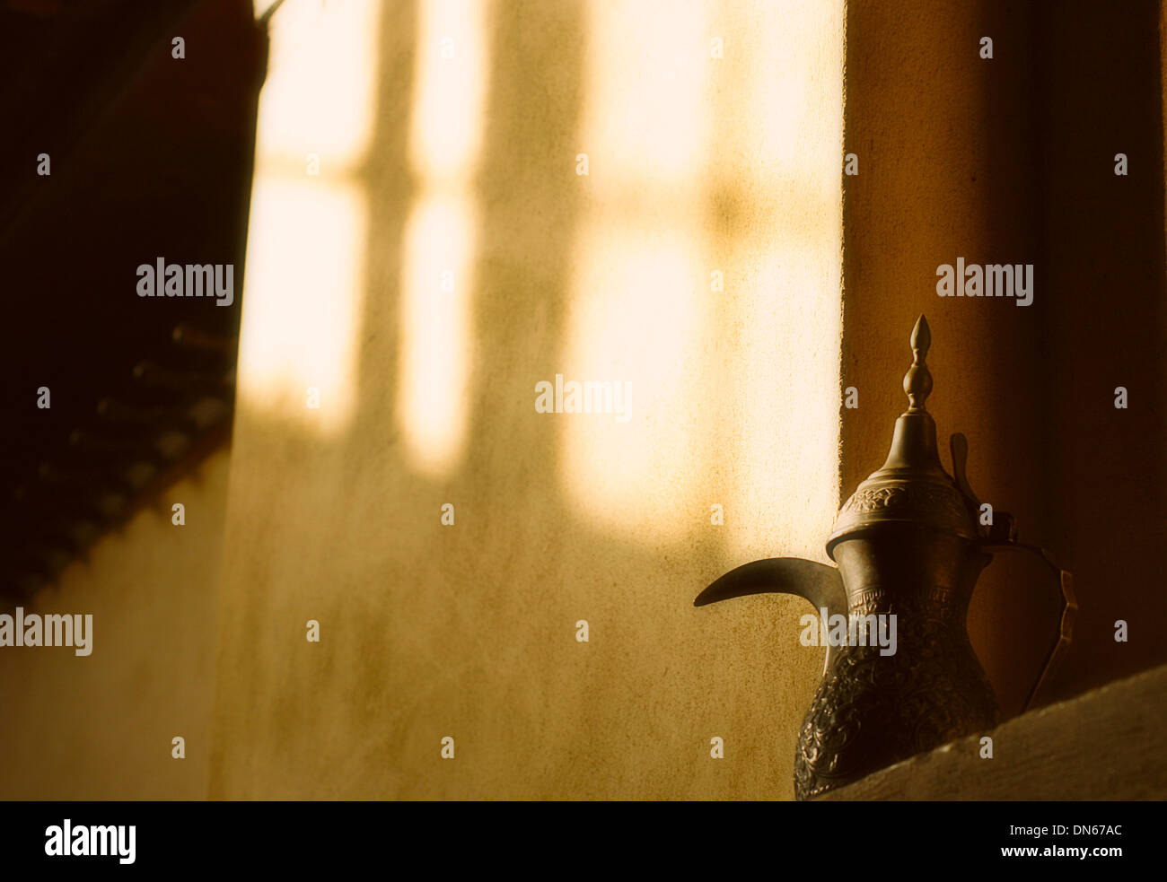 La lumière du faisceau électrique mur chaud jaune Égypte ancienne vieille nostalgie soleil cuivre Banque D'Images