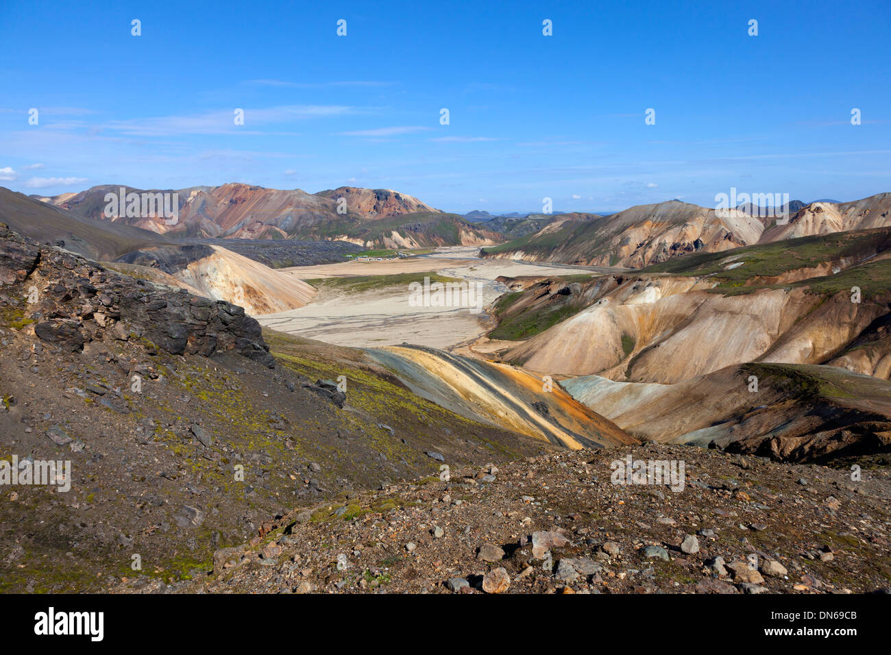 Landmannalaugar depuis le bas des pentes du Kjaftalder la Réserve Naturelle de Fjallabak Iceland Banque D'Images