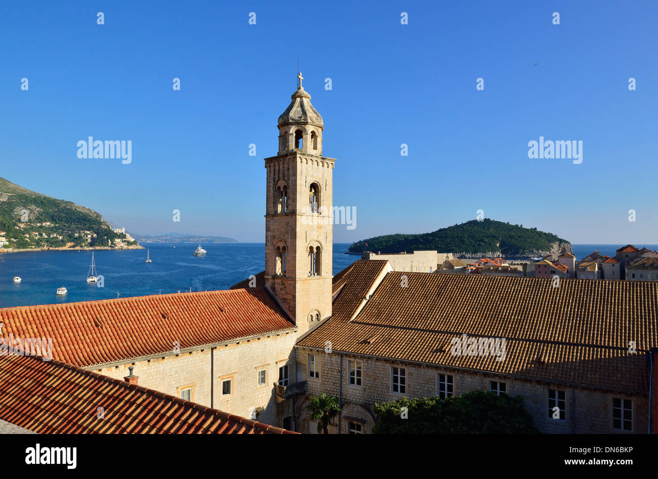 Vue de murs fortifiés à l'ensemble du sud-est de Dubrovnik Dubrovnik - Monastère dominicain Banque D'Images