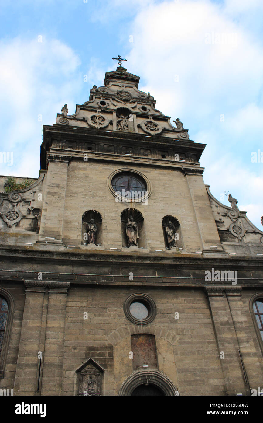 Belle église des Bernardins à Lviv en Ukraine Banque D'Images