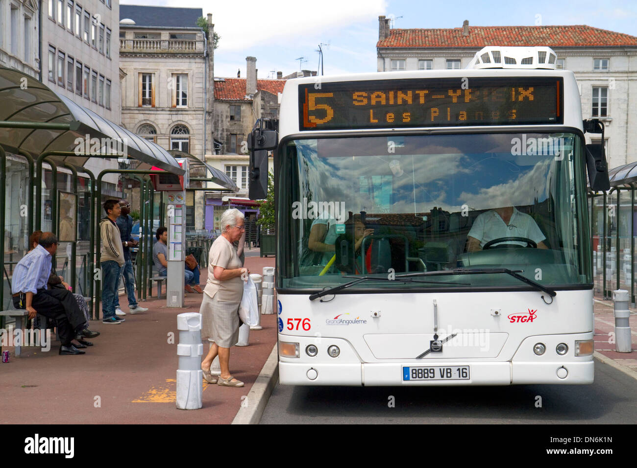 Les transports en bus à Angoulême, dans le sud-ouest de la France. Banque D'Images