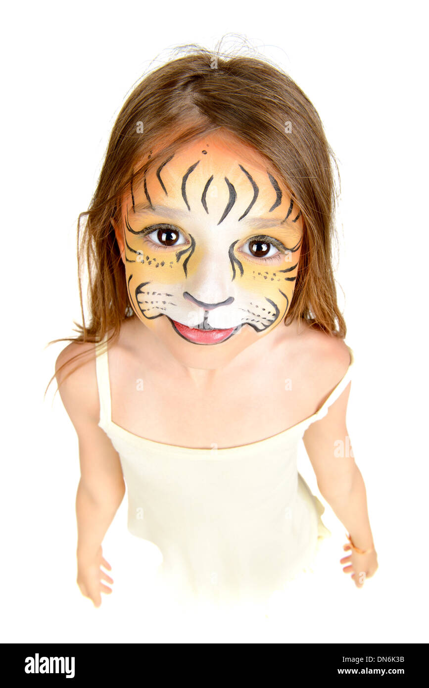 Belle jeune fille au visage peint comme un tigre Banque D'Images