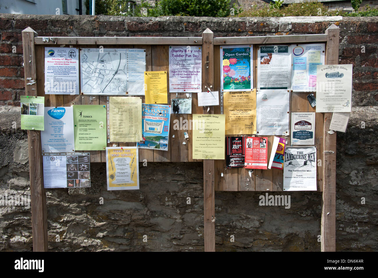 Village rural Conseil Avis Paroisse Lanlivery Cornwall UK Banque D'Images