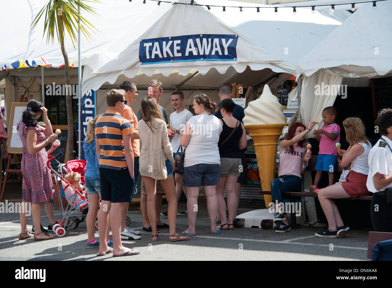 Emporter les foules de l'été Fowey Cornwall UK Banque D'Images