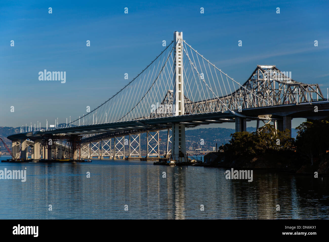 Le nouveau pont de la baie de l'Est de l'envergure de vu de l'île au trésor, San Francisco, California, USA Banque D'Images
