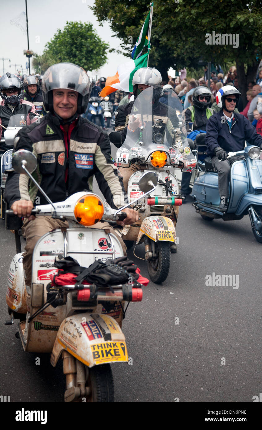 Cape Town à Dublin Riders sur Ride-Out à 2013 Île de Wight Bank Holiday Août Rallye Scooter Banque D'Images