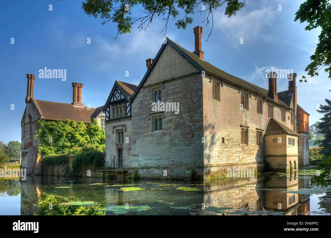 Manoir de douves, Warwickshire, en Angleterre. Banque D'Images