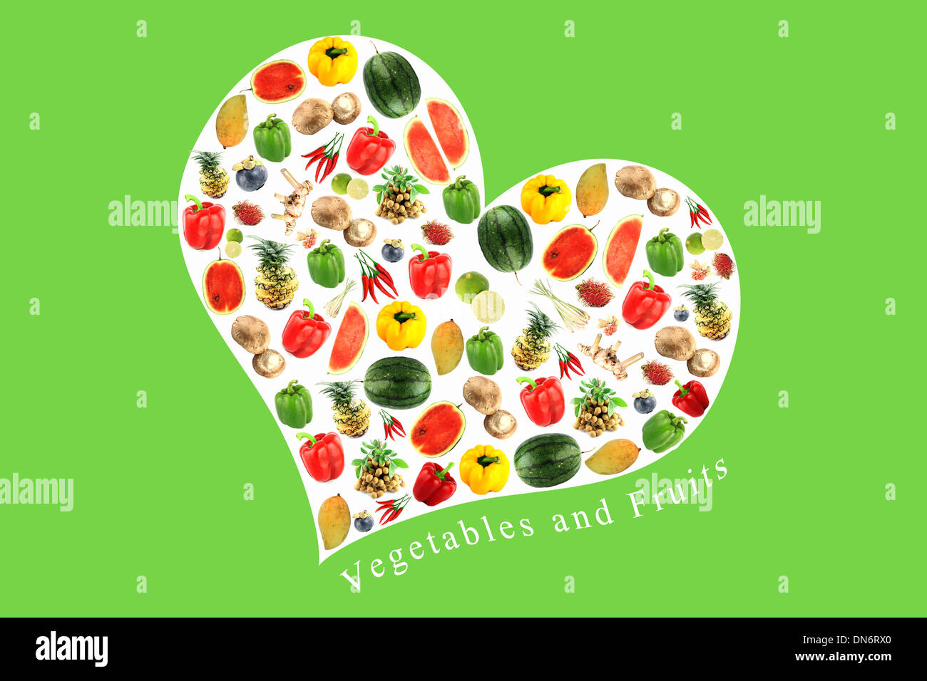 Les légumes et fruits sur un coeur blanc,il reflète l'amour et les soins de manger de la bonne nourriture. Banque D'Images