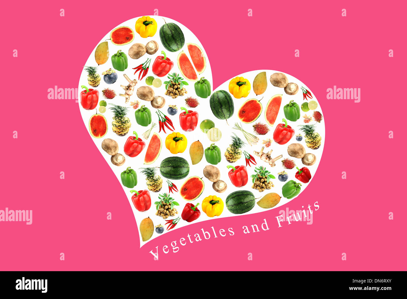 Les légumes et fruits sur un coeur blanc,il reflète l'amour et les soins de manger de la bonne nourriture. Banque D'Images