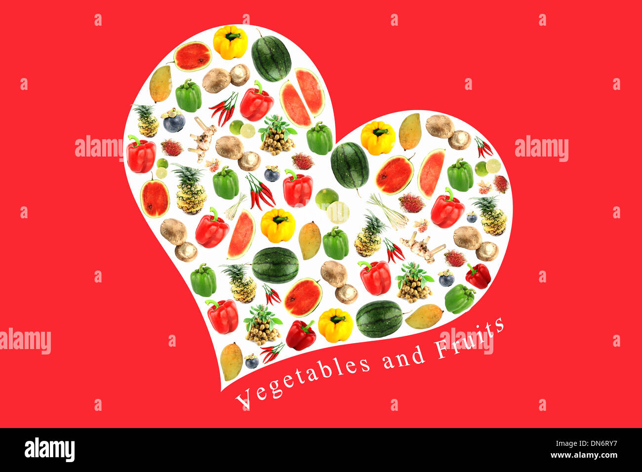Les légumes et fruits sur un coeur blanc,il reflète l'amour et les soins de manger de la bonne nourriture. Banque D'Images