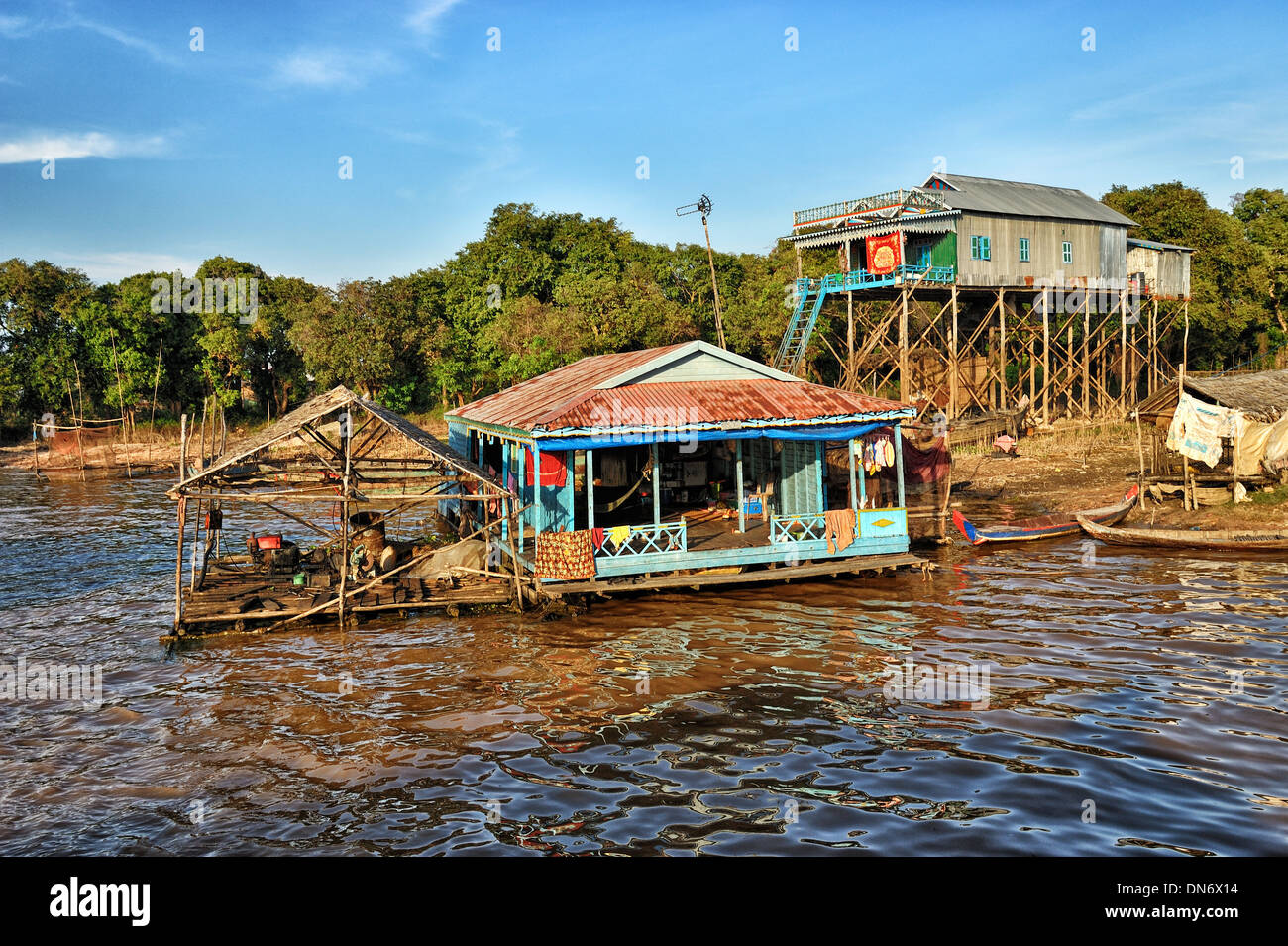 Maisons flottantes à Kampong Phluk Banque D'Images
