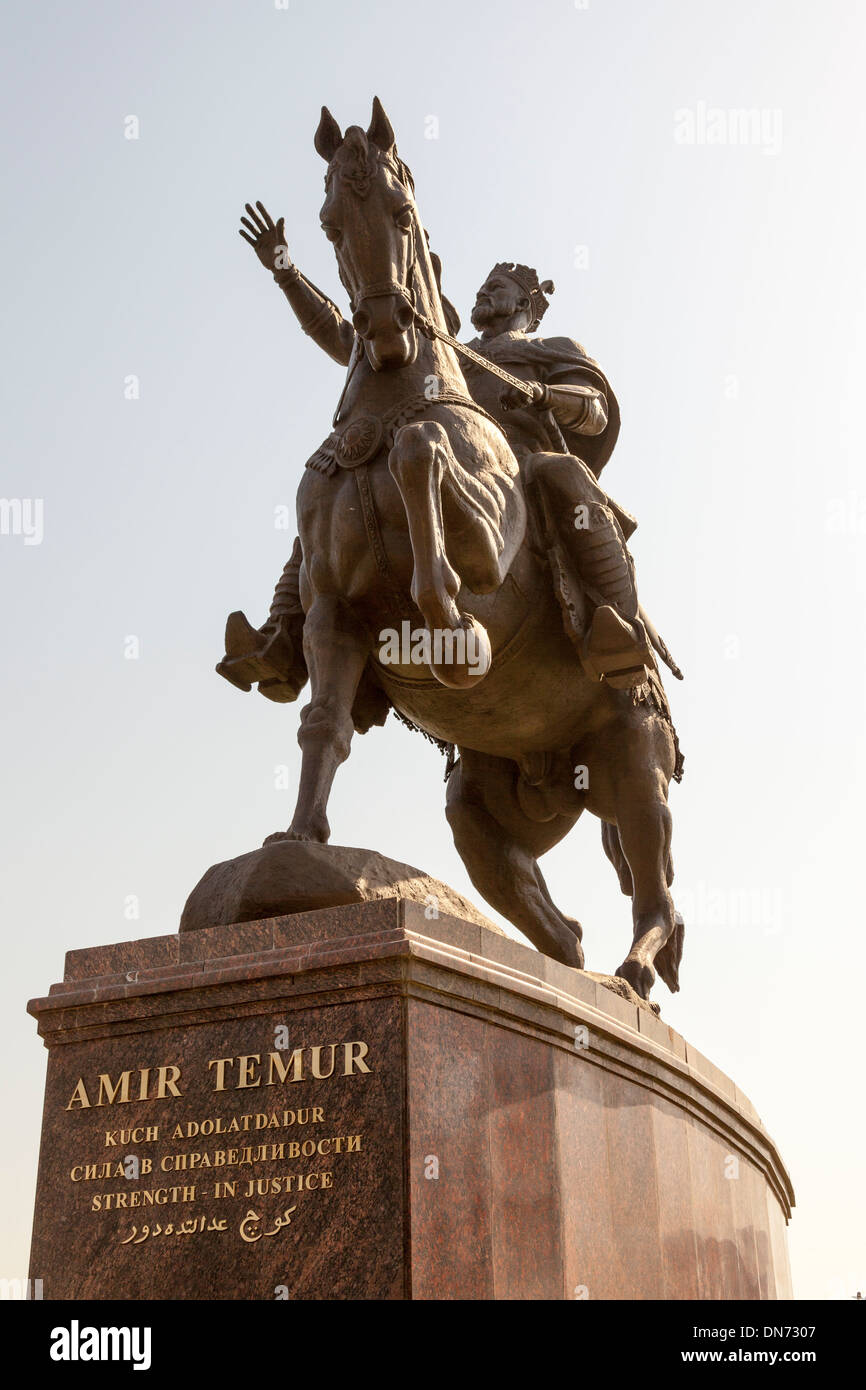 Statue d'Amir Timur, également connu sous le nom de Tamerlan et Tamerlan, Tachkent, Ouzbékistan Banque D'Images