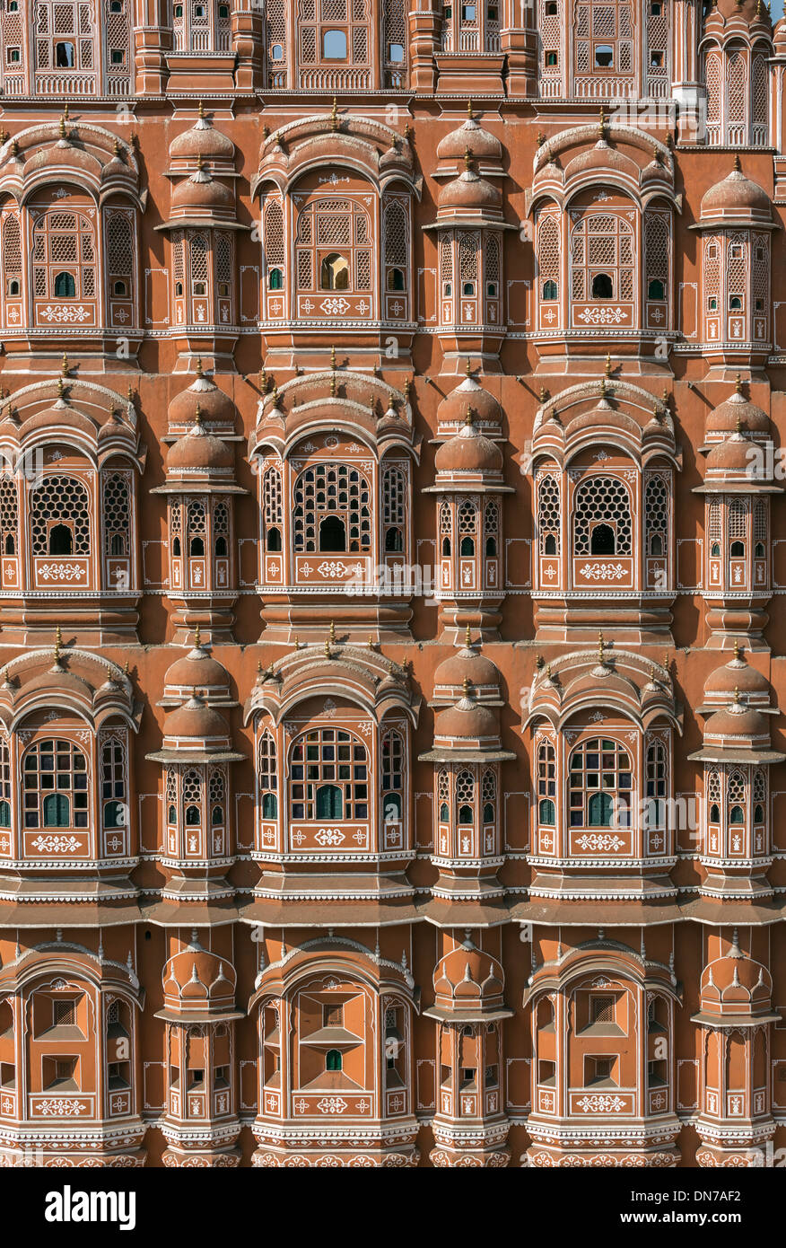 L'Inde, Rajasthan, Jaipur, Palais des Vents (Hawa Mahal), fenêtre Détail Banque D'Images