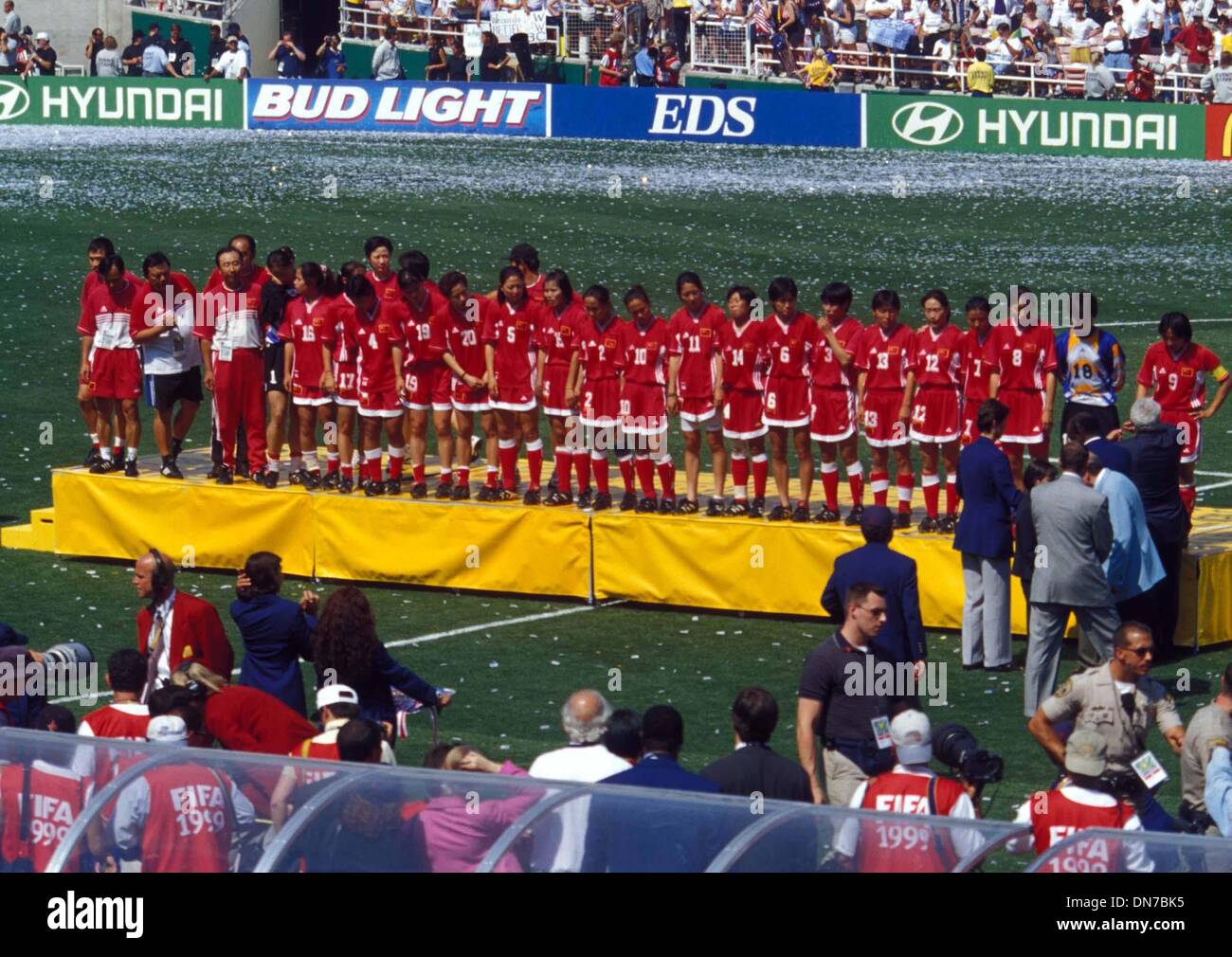 10 juillet 1999 - I3528TAO.1999 WOMEN'S WORLD CUP FINALES DE FOOTBALL Rose Bowl, PASADENA CA 07/10/1999.USA VS CHINE. TAO HONG GAO // # 18(Credit Image : © Globe Photos/ZUMAPRESS.com) Banque D'Images