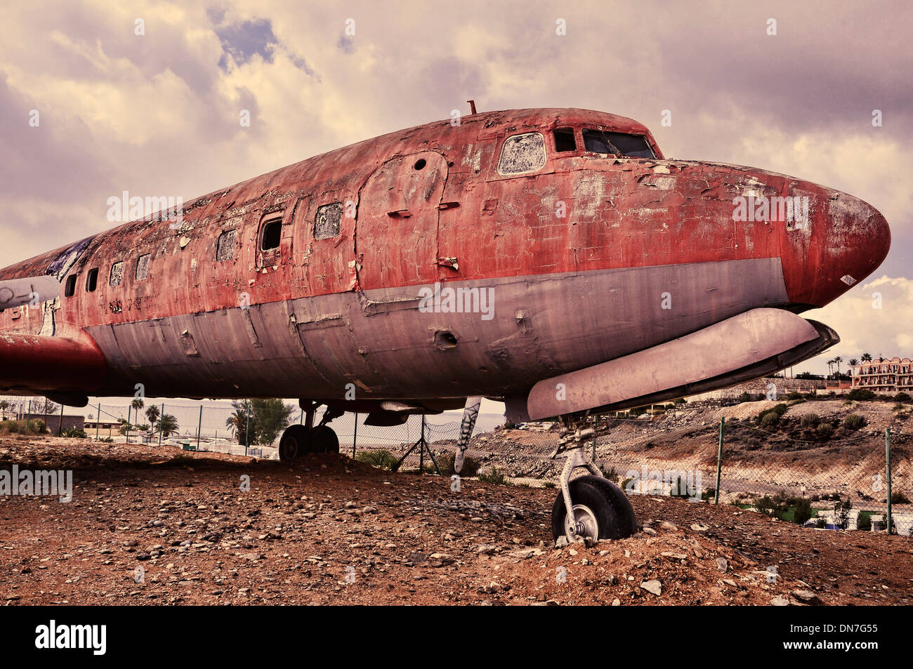 Photo d'un ancien avion délabré et retiré de la circulation Banque D'Images