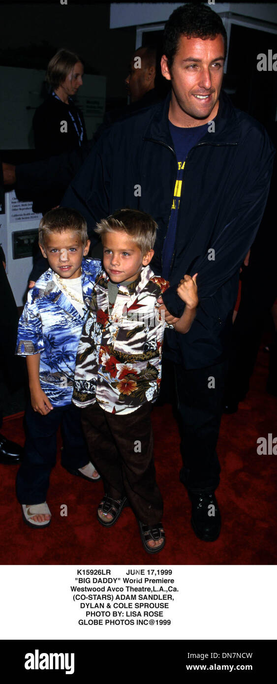 Le 17 juin 1999 - K15926LR 06/17/99.''BIG DADDY'' Première mondiale.Westwood Avco Theatre, L.A., ca..(Co-Stars) Adam Sandler, Dylan & Cole Sprouse.. LISA ROSE/(1999 Image : © Crédit Photos Globe/ZUMAPRESS.com) Banque D'Images