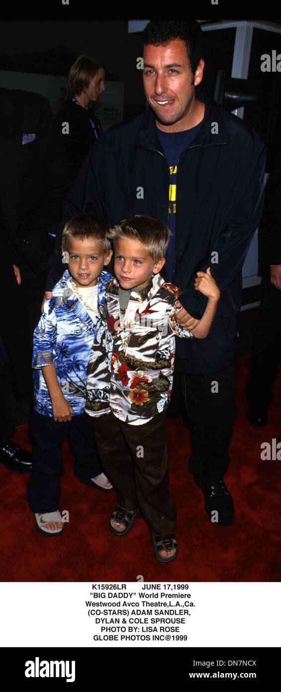 Le 17 juin 1999 - K15926LR 06/17/99.''BIG DADDY'' PREMIÈRE MONDIALE.WESTWOOD AVCO THEATRE, L.A., CA..(CO-STARS) ADAM SANDLER, DYLN & Cole Sprouse.. LISA ROSE/(1999 Image : © Crédit Photos Globe/ZUMAPRESS.com) Banque D'Images