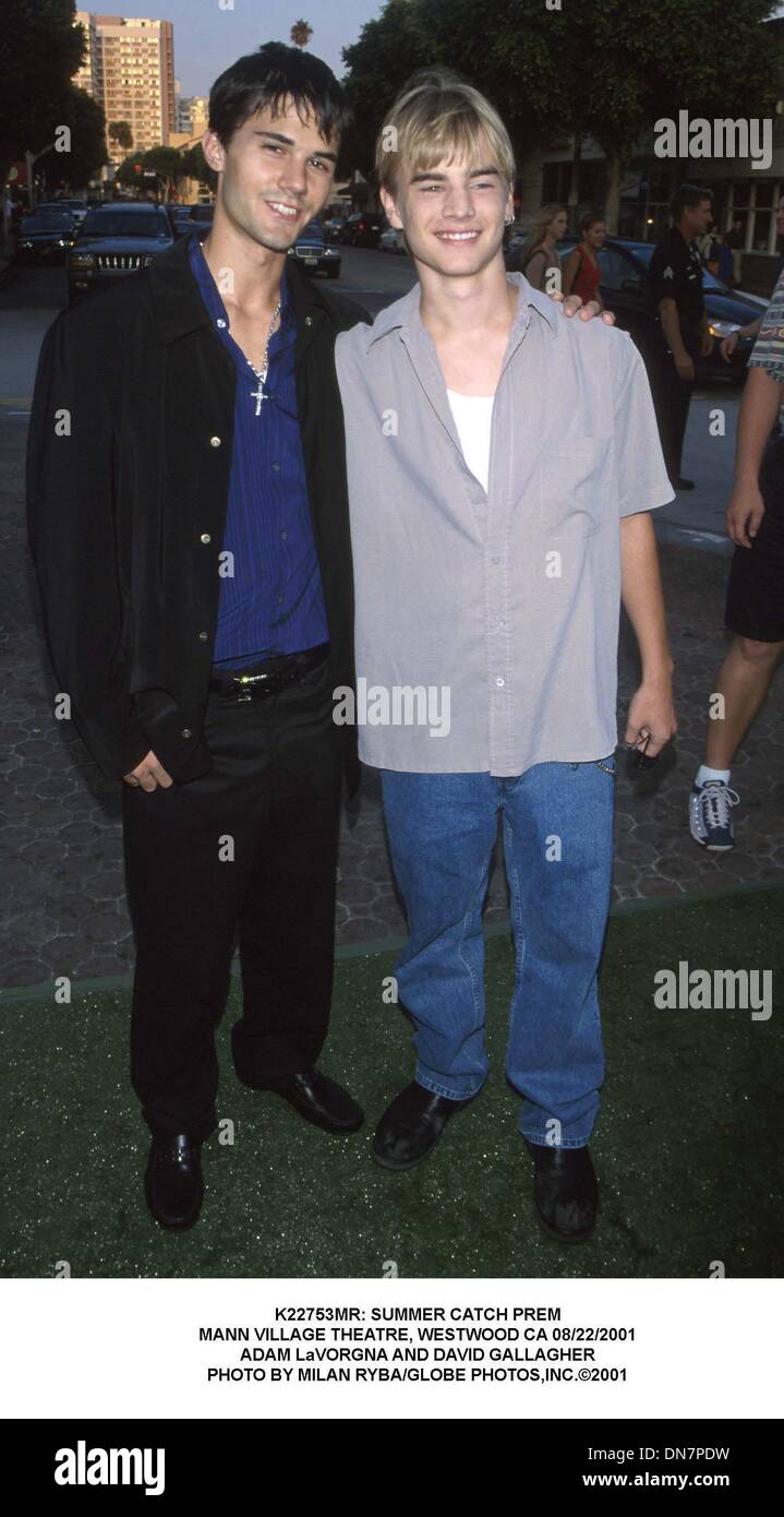 23 août 2001 - K22753MR : CAPTURE D'ÉTÉ PREM.MANN VILLAGE THEATRE, WESTWOOD CA 08/22/2001.ADAM LaVORGNA ET DAVID GALLAGHER. MILAN RYBA/(2001 Image : © Crédit Photos Globe/ZUMAPRESS.com) Banque D'Images