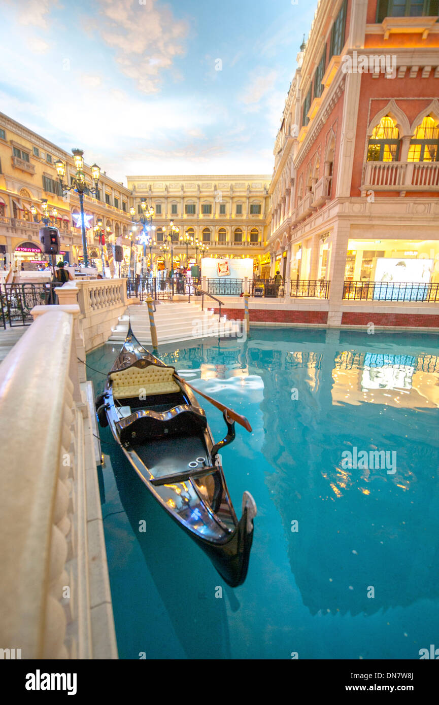 La Place Saint Marc de Venise le centre commercial de Macao dispose d'une réplique Canale Grande avec gondoles ; Macao, Chine Banque D'Images